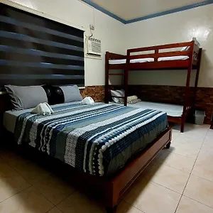 2* לינה וארוחת בוקר Unk's House